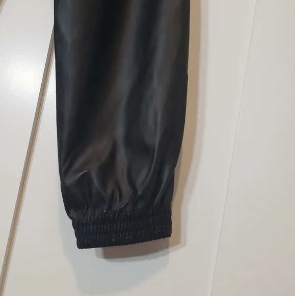 A New Day Vegan Black Leather Joggers Pants Size Medium Stretch Brand New - Picture 11 of 15